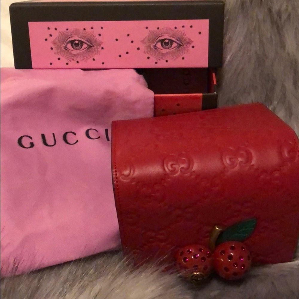Signature Gucci cherry small wallet